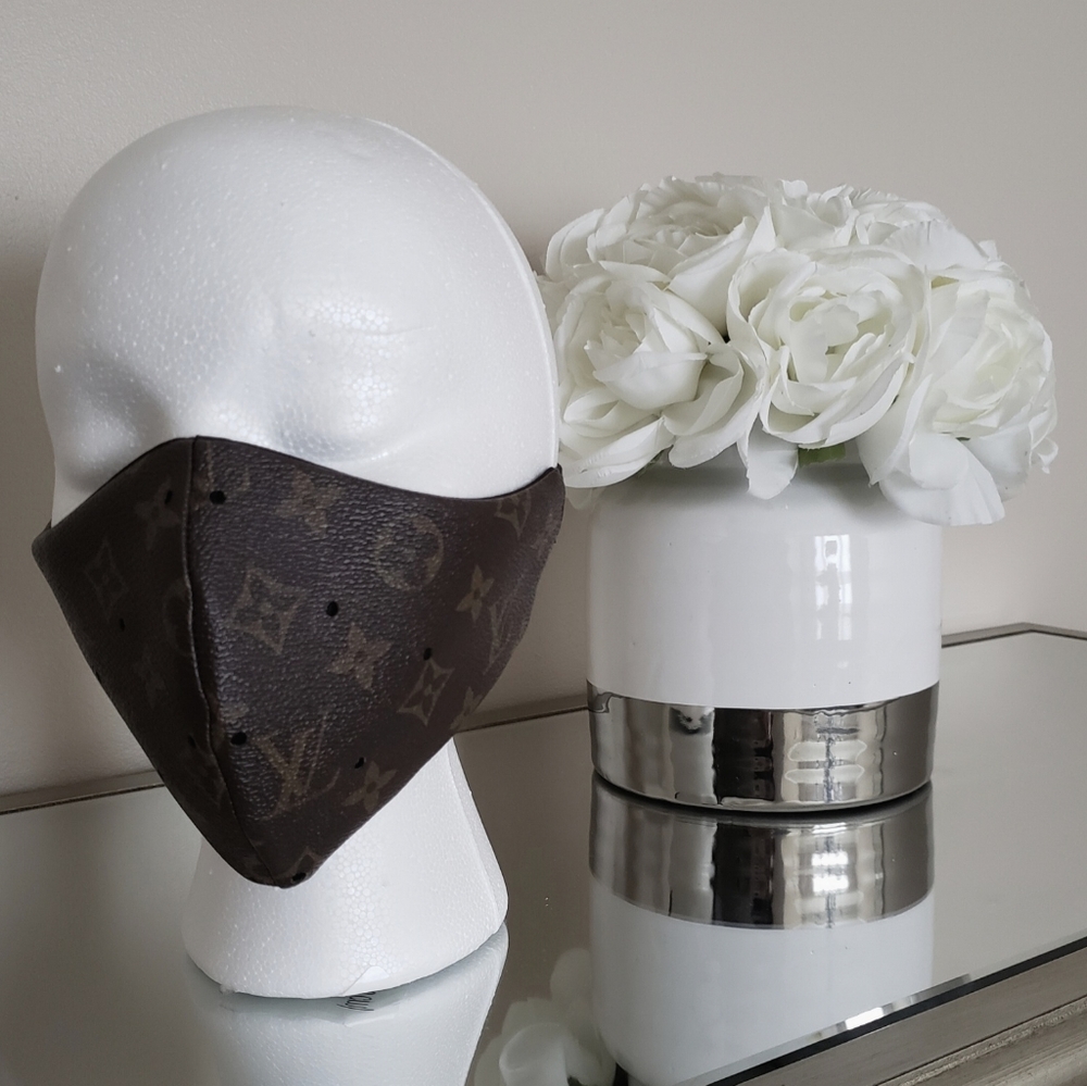 Cute Leather Face Mask 🤎